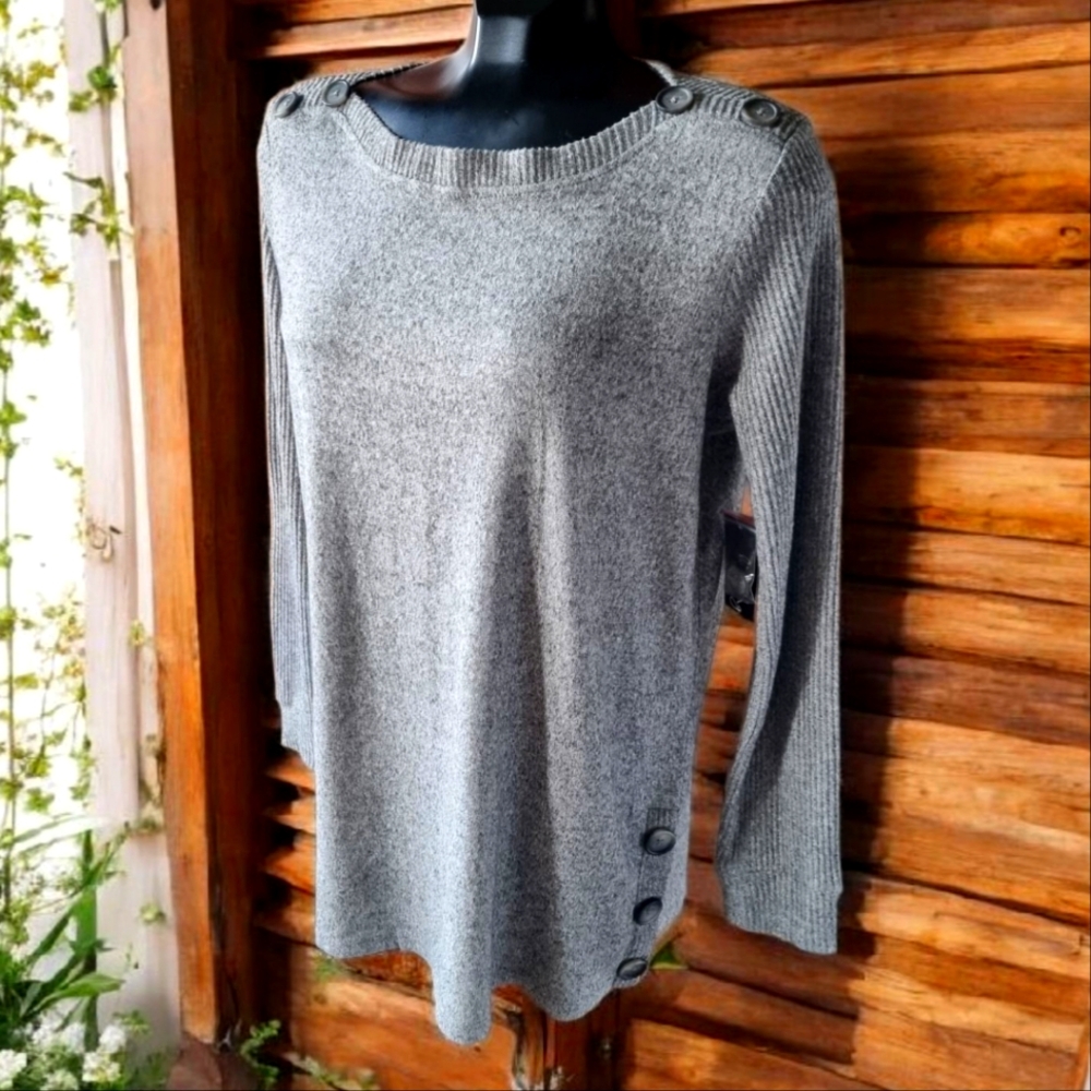 🌟3/$40 Sale!🌟🆕️ Lily Morgan Gray Button-Detail Lightweight Tunic Top